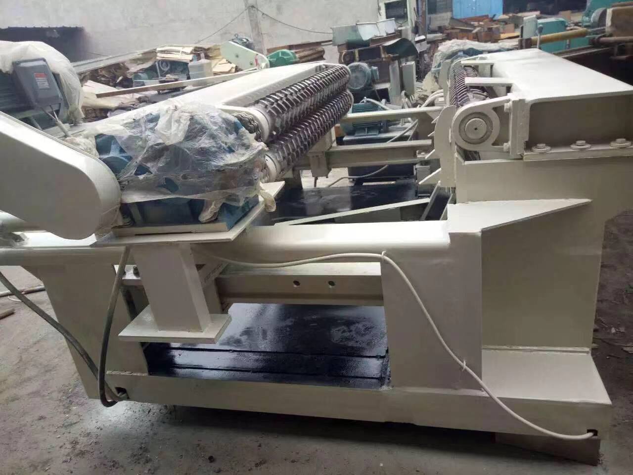 wood log debarking and rounding machine