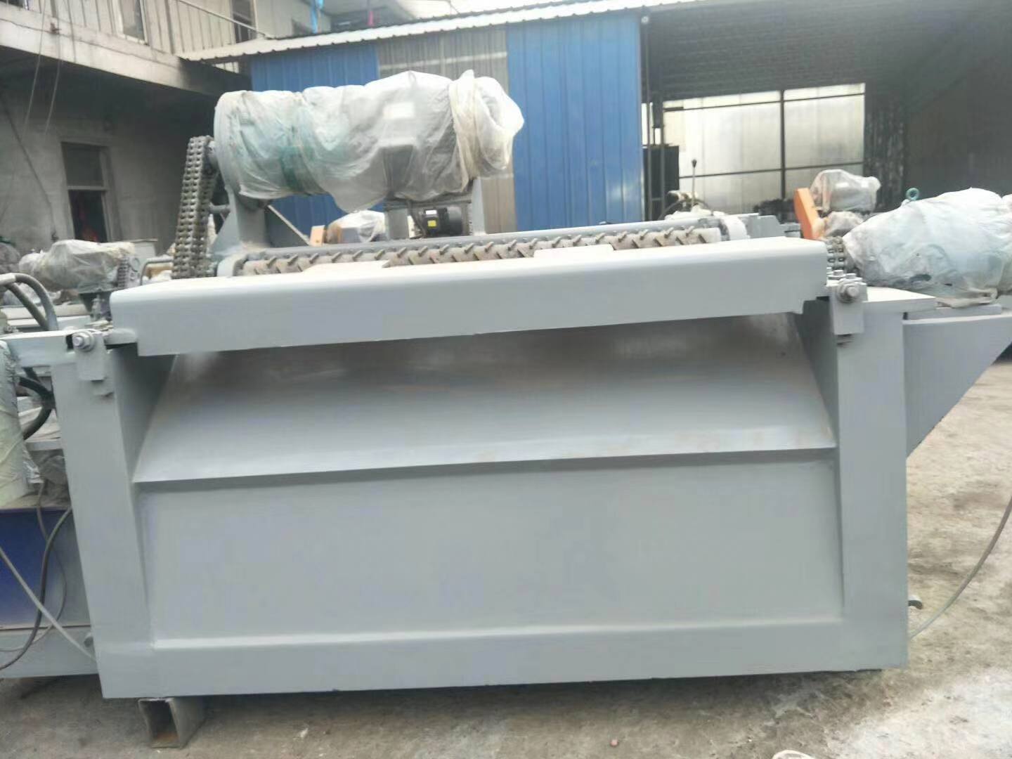 wood log debarking and rounding machine