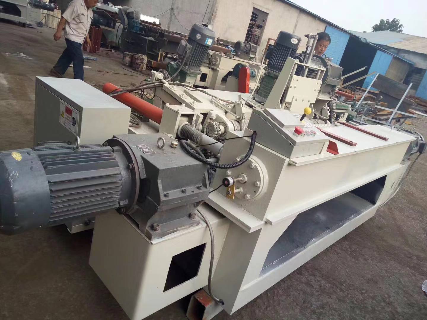 wood log debarking and rounding machine