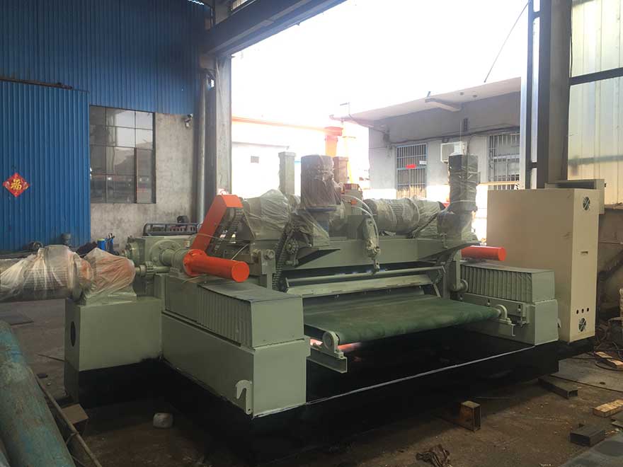 The influence of wear on the wearing parts of the veneer peeling machine
