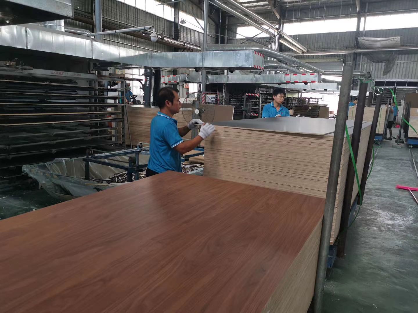 Two points for attention when purchasing plywood machinery