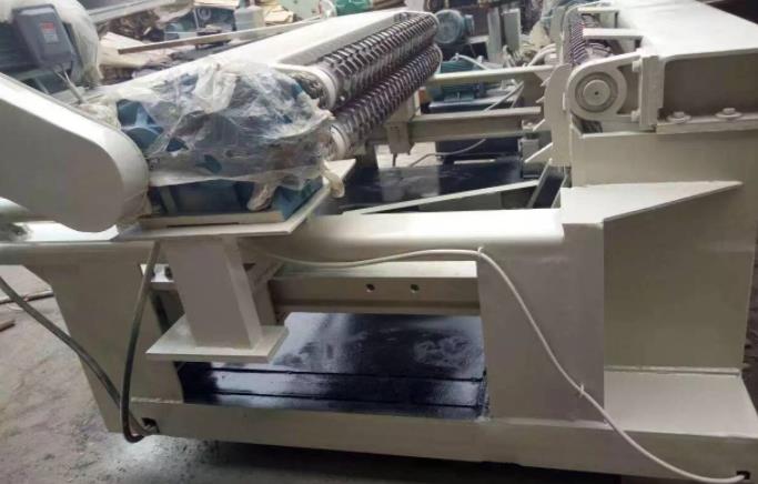 How to reduce the noise of card less rotary cutting machine