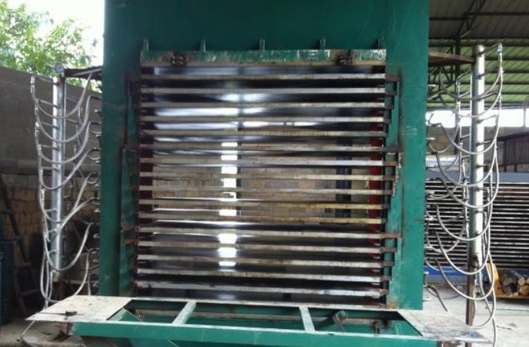 How to ensure the operation safety of hot press